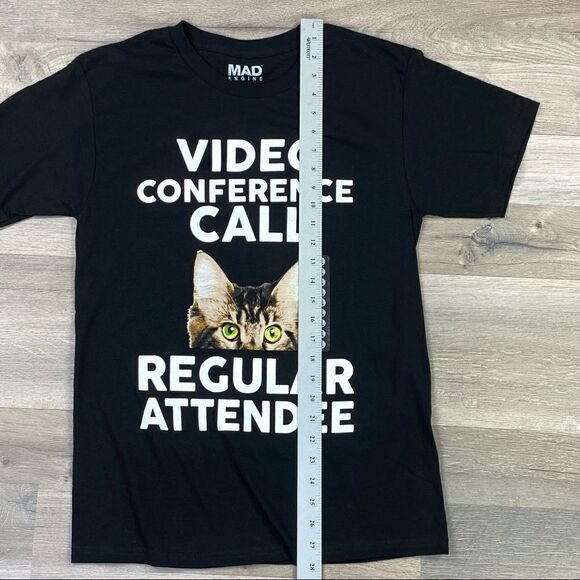 Mad Engine Conference Call Cat Short Sleeve T-shirt Black S NWT - Picture 6 of 6